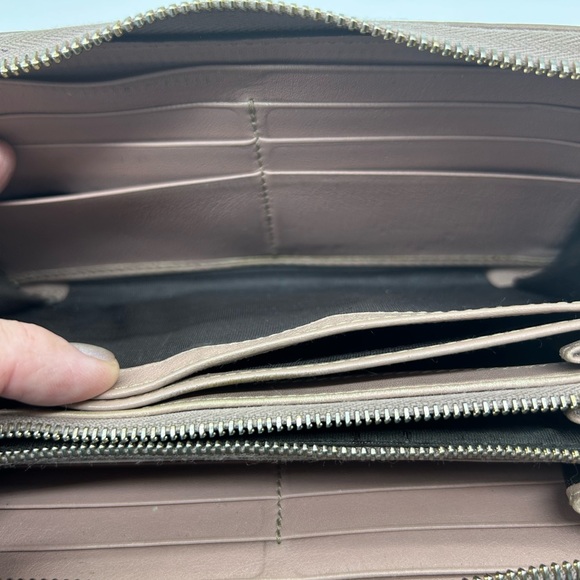 Gucci long zippy wallet rose in color. Comes with box and paperwork - Picture 11 of 11